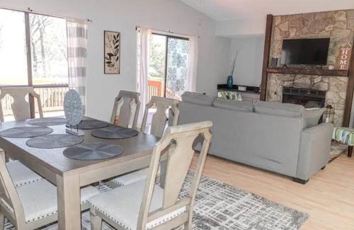 Wessex Square Casa | Renovated 3BR Retreat with Large Patio & Grill