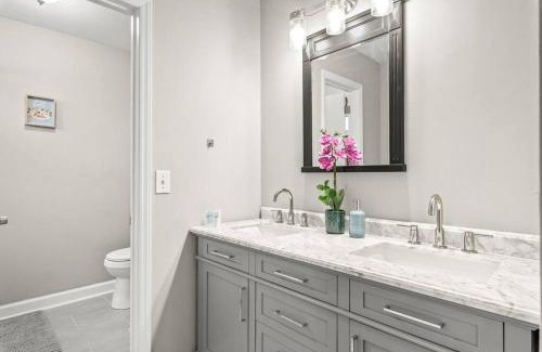 Wessex Square Casa | Renovated 3BR Retreat with Large Patio & Grill