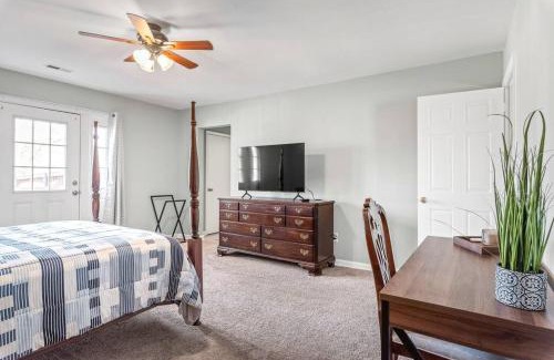 Wessex Square Casa | Renovated 3BR Retreat with Large Patio & Grill