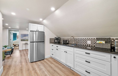 Roslindale Casa | Renovated 3rd-Floor Retreat | 3 Beds | Roslindale Village