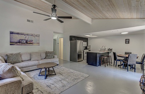 Barton Hills Casa | Renovated 4 BDRM Duplex w/POOL Prime Location on S Lamar