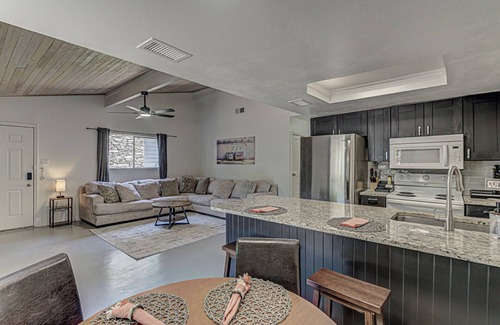 Barton Hills Casa | Renovated 4 BDRM Duplex w/POOL Prime Location on S Lamar
