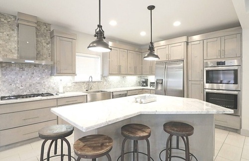 Houston Casa | Renovated 4 Bedroom, 3 Bath Private Home Fully-furnished near MDA, TMC, Galleria