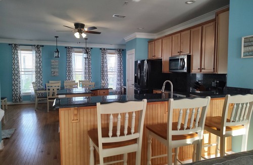 West Ocean City Casa | Renovated 4 Bedroom Townhome West OC Pool Sleeps 10