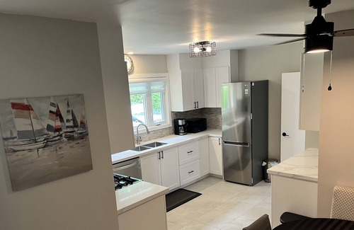 Meaford Casa | Renovated 5 bedroom, 2 bath house in Meaford. 4 min ride to beach, 20 to Blue Mt
