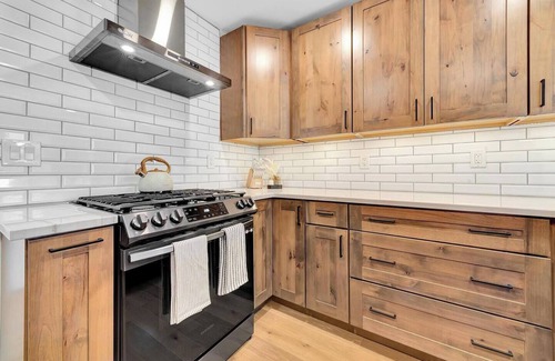 Allenton Casa | Renovated 5 Bedroom Huge Ranch. Epic kitchen, Basement, Sauna & TONs of beds+++