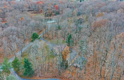 McHenry Casa | Renovated*5 Minutes to Wisp*Fast Wi-Fi*Hot Tub