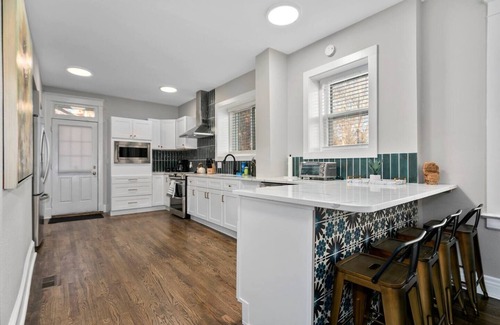 Hanover Place Casa | Renovated 5BR/4BA Home Near Country Club Plaza | Ideal for Families & Groups