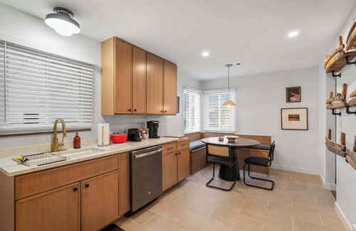 Southfield Casa | Renovated 7BR - Gym, Hot Tub, Sauna & Cold Plunge!