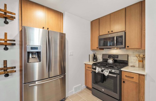 Southfield Casa | Renovated 7BR - Gym, Hot Tub, Sauna & Cold Plunge!
