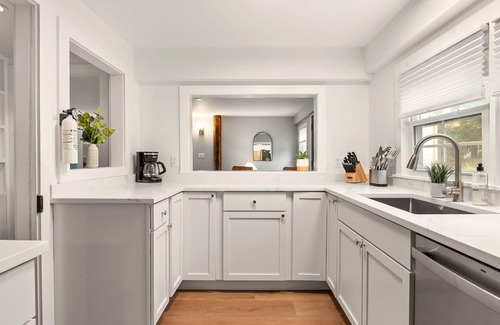 North Egremont Casa | Renovated 9-BR 1800s Inn 8-Min to Catamount
