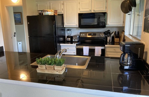 Princeville Condominio | Newly Renovated Second Floor North Shore Princeville Condo Master Bedroom & Loft