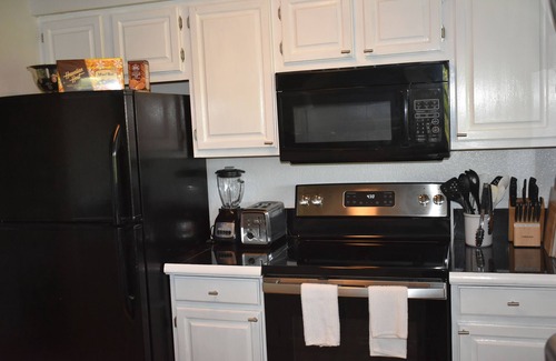 Princeville Condominio | Newly Renovated Second Floor North Shore Princeville Condo Master Bedroom & Loft