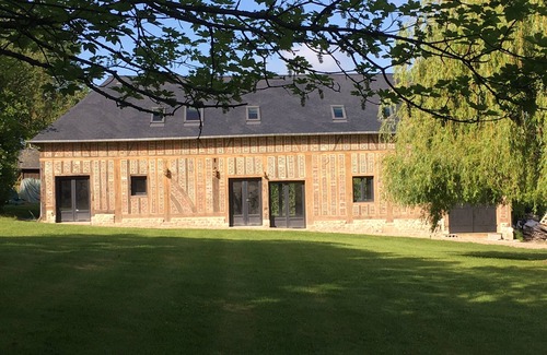 Tourville-en-Auge Casa | Renovated and decorated Norman wine press