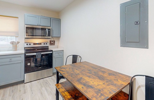Del Mar Apartamento | Renovated apartment with full kitchen, WIFI and close to beach