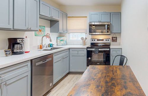Del Mar Apartamento | Renovated apartment with full kitchen, WIFI and close to beach