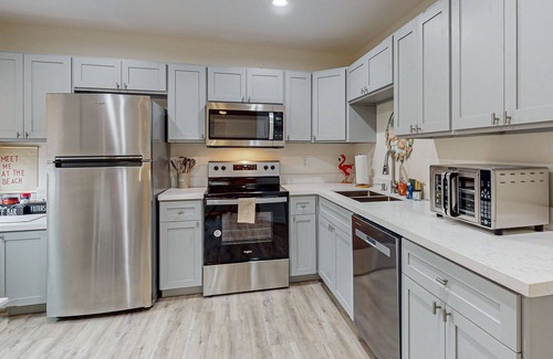 Del Mar Apartamento | Renovated apartment with full kitchen, WIFI and close to beach