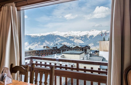 Courchevel Apartamento | Apartamento renovado con cocina abierta, balcón y acceso directo a pistas