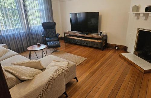 Hobart Central Business District Apartamento | Renovated apartment in central location