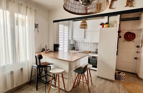 Le Mourillon Apartamento | Apartamento renovado, zona popular de Toulon