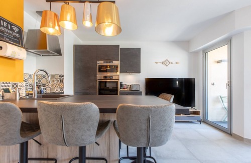 Le Suquet Apartamento | Renovated Apt with Balconies - Holiday/Congress