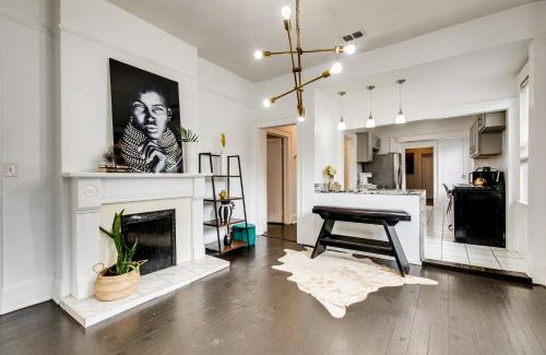 Pittsburgh Casa | Renovated ATL Home 2 Mi to Mercedes-Benz Stadium!