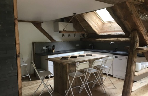 Vallouise-Pelvoux Apartamento | Renovated attic room in an old house in Vallouise