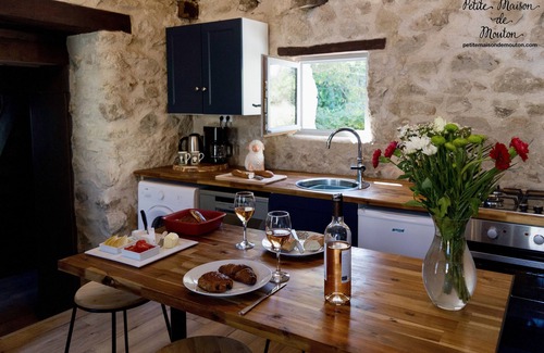 Azat-le-Riz Casa | Renovated barn, great for countryside walks, and bike rides