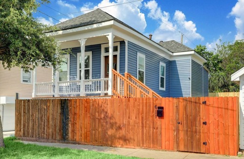 Galveston Casa | Renovated Beach Bungalow!