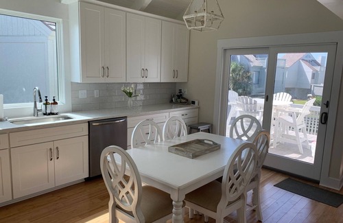 Bald Head Island Villa | Perfecta ubicación BHI! Villa w / 2 carros. Junto a la playa y el Club BHI.