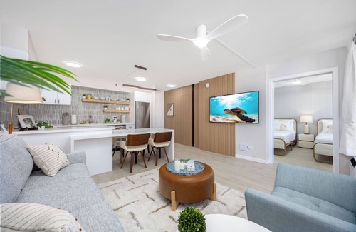 Waikiki Condominio | Renovated Boutique-Style Ocean View Condo w/Parking - Secret Door Surprise!