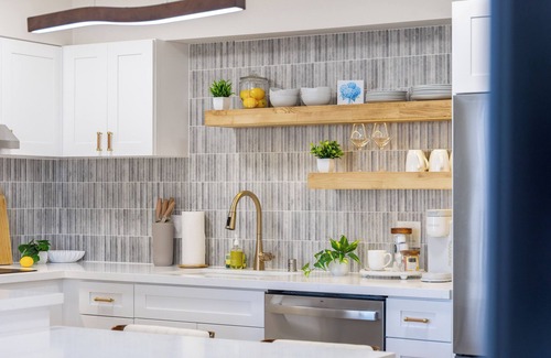 Waikiki Condominio | Renovated Boutique-Style Ocean View Condo w/Parking - Secret Door Surprise!