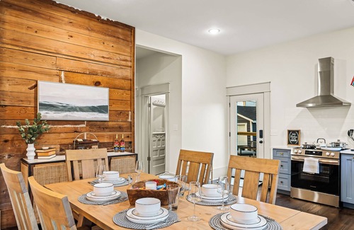 Weatherford Casa | Renovated Bungalow - Downtown - HOT TUB -Dreamy Clawfoot tub! LUXURY!