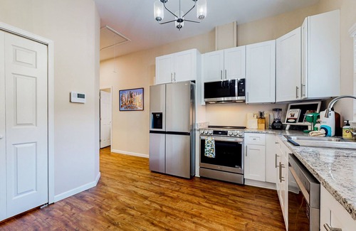 Dixon Park Casa | Renovated bungalow with central AC, W/D, & modern kitchen, Free Wifi
