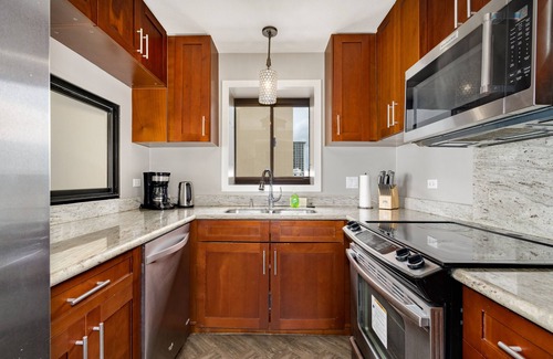 Diamond Head - Kapahulu - St. Louis Condominio | Renovated Central 10th Floor Oceanfront Waikiki Apartment w/ Amenities
