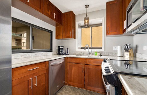Diamond Head - Kapahulu - St. Louis Condominio | Renovated Central 10th Floor Oceanfront Waikiki Apartment w/ Amenities