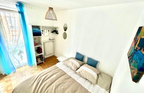 Clichy Apartamento | Renovated Charming Apt Ideal to visit Paris