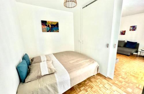 Clichy Apartamento | Renovated Charming Apt Ideal to visit Paris