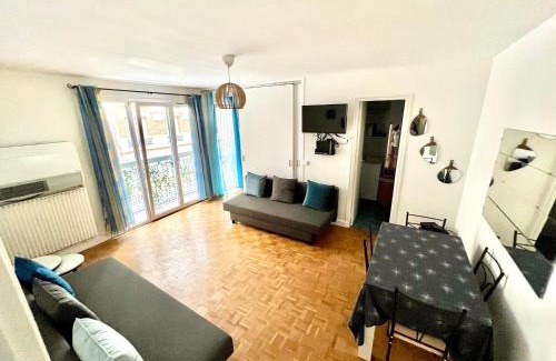 Clichy Apartamento | Renovated Charming Apt Ideal to visit Paris