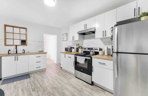 Smiths Falls Casa | Renovated, clean 4-bedroom century home in Smiths Falls!
