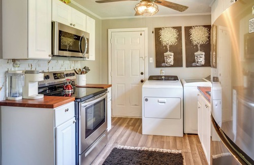 Clinton Cabaña | Renovated Clinton Cottage w/ Home Office!