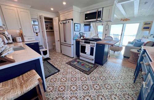 Cape Cod Casa | Renovated Coastal Beach Front Home On Cape Cod Bay (2391)