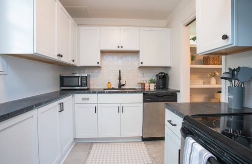 West End Condominio | Renovated condo located in the center of Nashville near downtown in West End.