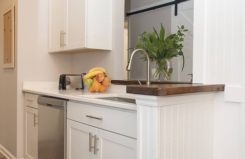 Rehoboth Beach Condominio | Renovated Condo Near Outlets, 3.5 Miles to the Beach