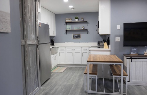 North Ocean City Condominio | Renovated Condo w/ Private Courtyard and Free WIFI