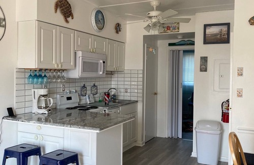 Cape May - Wildwood Condominio | Renovated Condo which is 3 minute walk to beach and boardwalk