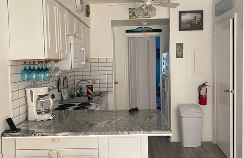 Cape May - Wildwood Condominio | Renovated Condo which is 3 minute walk to beach and boardwalk