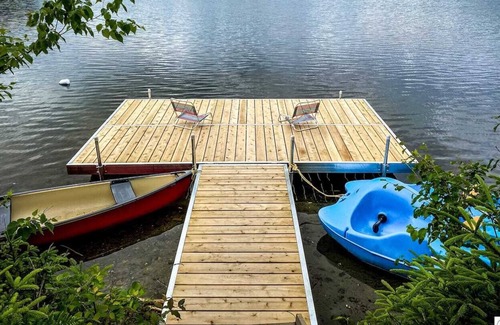 Mont-Saint-Michel Chalet De Esquí | Renovated Cottage On Lake / Hot Tub / Canoe / WiFi