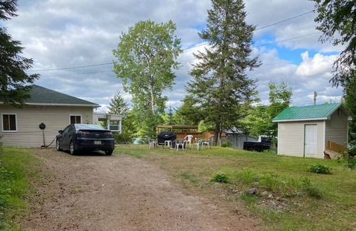 Mont-Saint-Michel Chalet De Esquí | Renovated Cottage On Lake / Hot Tub / Canoe / WiFi