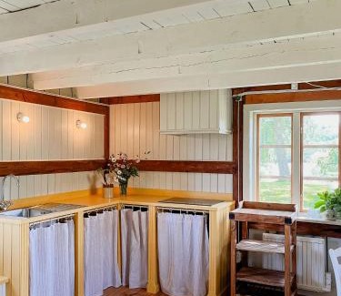 Alingsas Casa | Renovated Cottage By Lake Rydbos